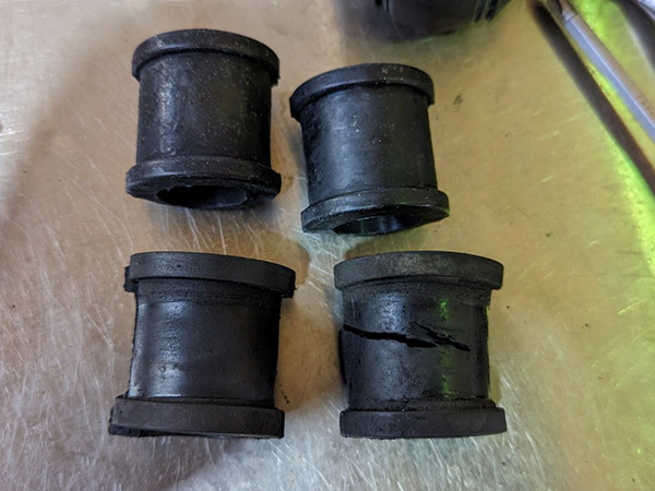 ジャガーXKR アッパーマウント交換 修理