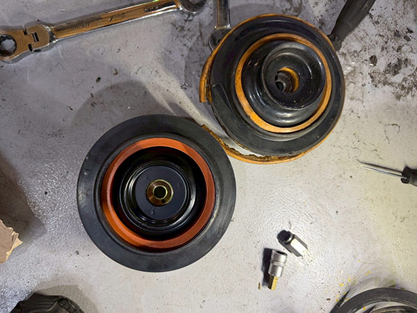 ジャガーXKR アッパーマウント交換 修理